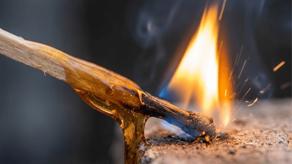 Honig Feuer Test Streichholz brennt hell trotz Honigbeschichtung als Qualitätsbeweis