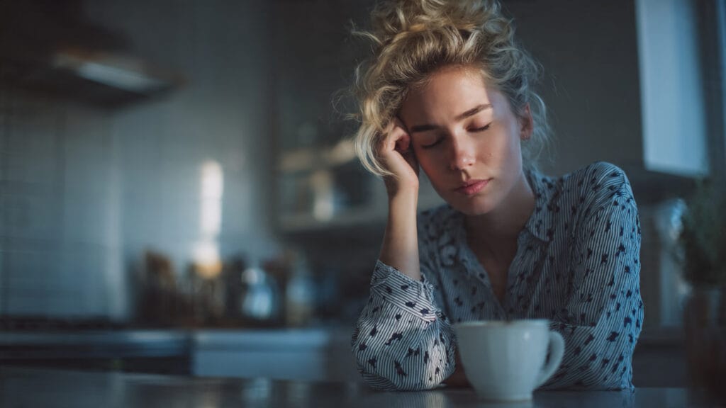 Müde am Morgen trotz Kaffee? Ein Zeichen für den falschen Start in den Tag